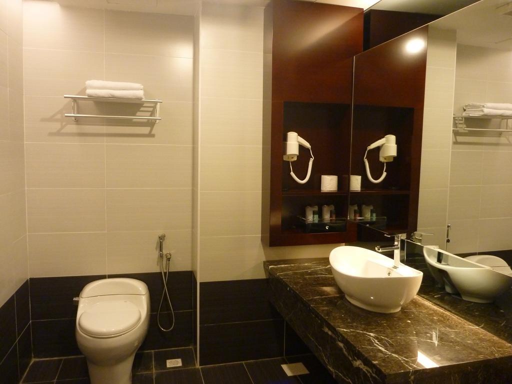 Pariss Hotel Johor Bahru Exterior foto